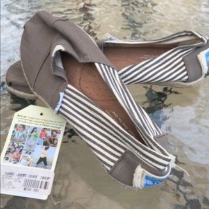 Gray & white toms super comfy never before worn